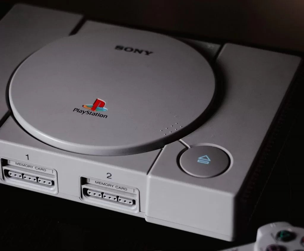 Playstation 1 Original vs Playstation 1 Slim